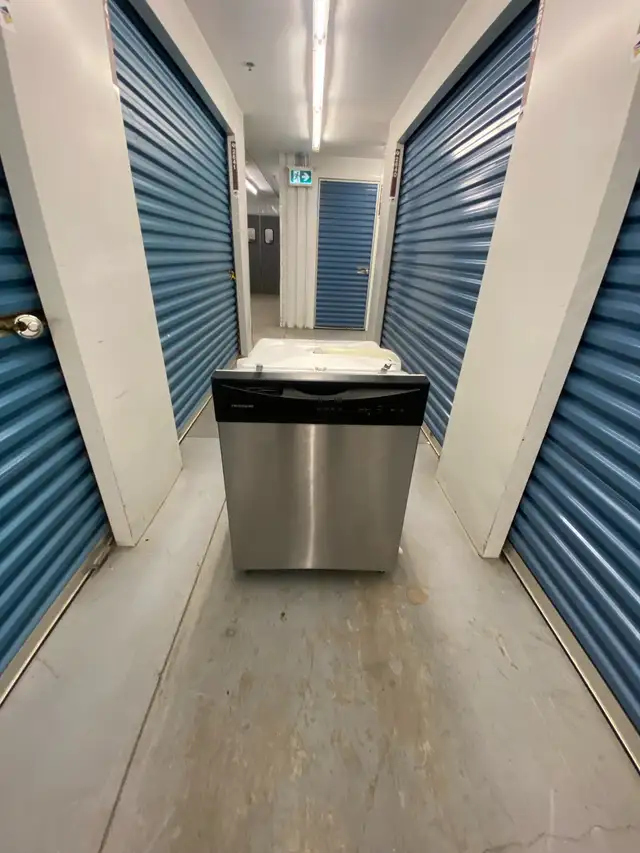 FRIDGDAIRE STAINLESS STEEL DISHWASHER
