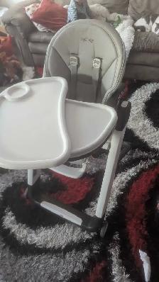 high chair - Photo 2