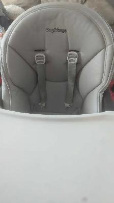 high chair - Photo 3
