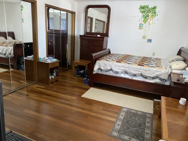 Master Room wPrivate Bathroom & Fridge/Whitehorn Ctrain &Airport
