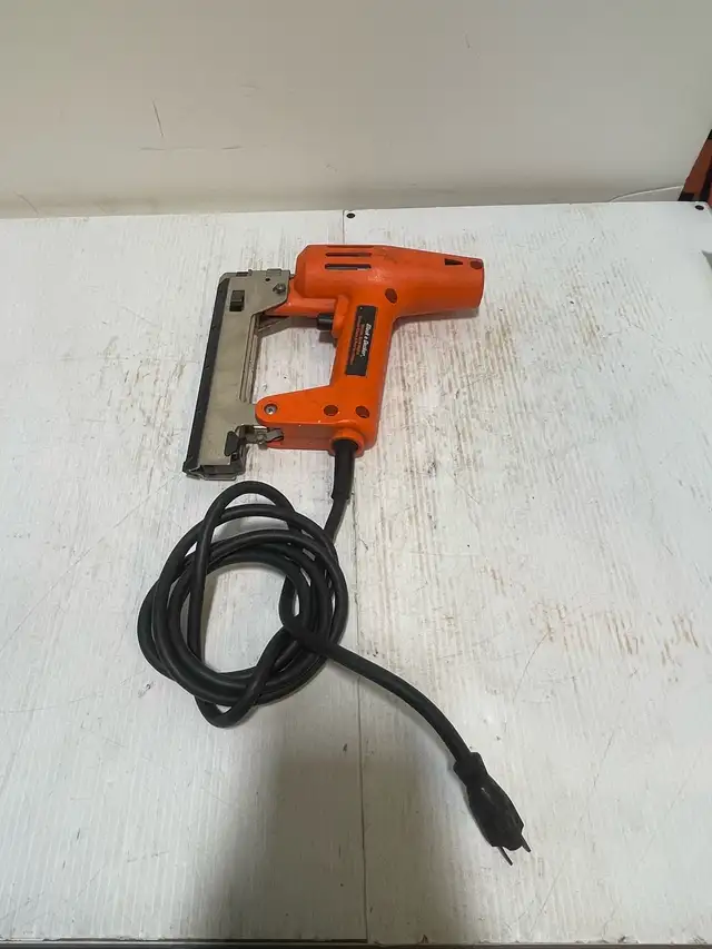 Black & Decker Electric Brad Nailer