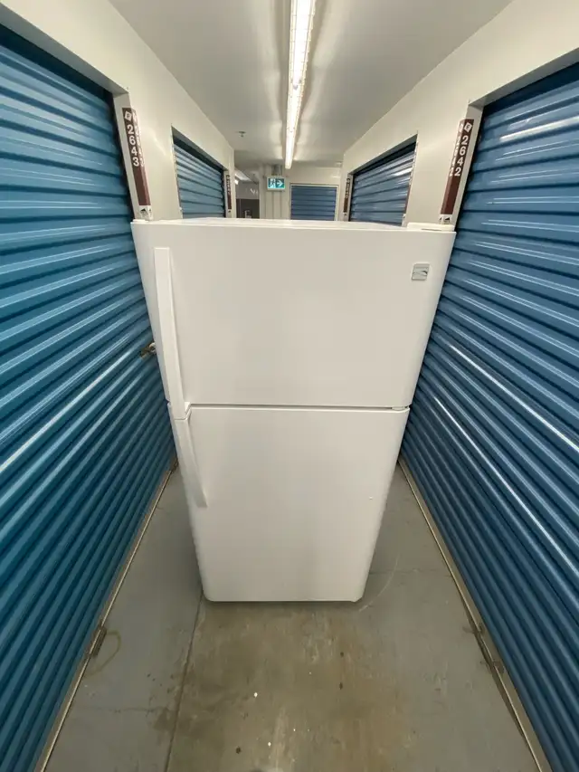 KENMORE SLIGHTLY USED REFRIGERATOR