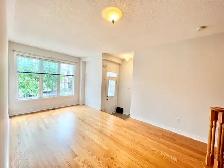 3 BED   3 BATH TOWNHOUSE IN THORNHILL - Photo 5