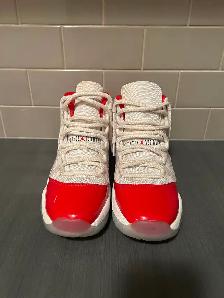 Air Jordan Cherry 11’s -youth - Photo 5