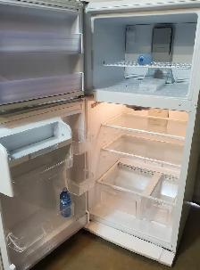 Whirlpool mid size fridge - Very good condition, clean cold - - Photo 7