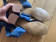 Pair of brand new denim high-heel sandals – never worn! - Photo 6
