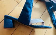 Pair of brand new denim high-heel sandals – never worn! - Photo 7