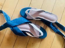Pair of brand new denim high-heel sandals – never worn! - Photo 8
