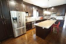 Spacious 3-Bedroom Family Home for Rent in Surrey - Photo 2