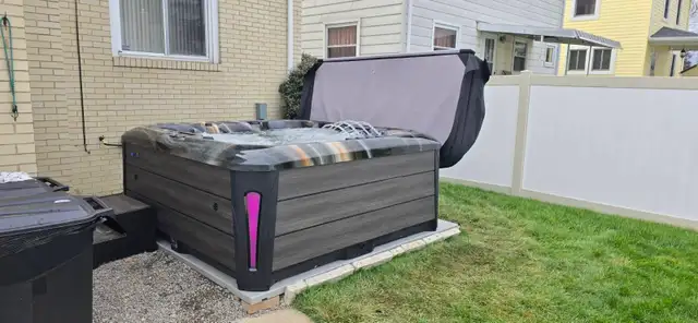 SATURN HOT TUB FOR SALE