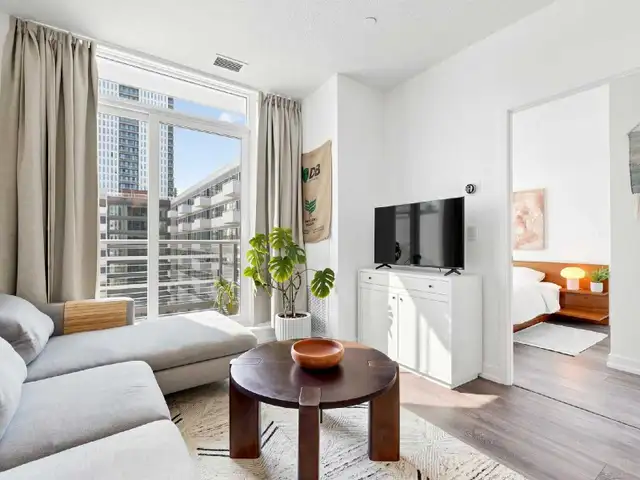 2 bed 1 Bath 1 Parking 1 Locker! Heart of Regent Park