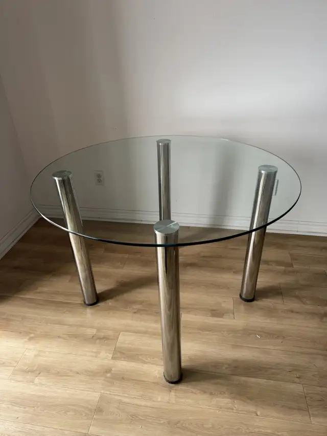 TABLE DE CUISINE RONDE EN VITRE