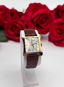 Universal Genève 14K Yellow Gold Roman Dial 25.30g Quartz Watch