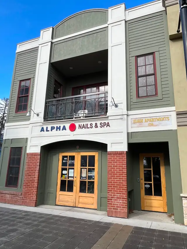 Large private apartment for rent downtown High River $1400/mo