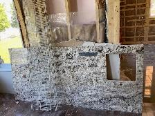 Comptoir de granite, épaisseur 1 1/4 po.