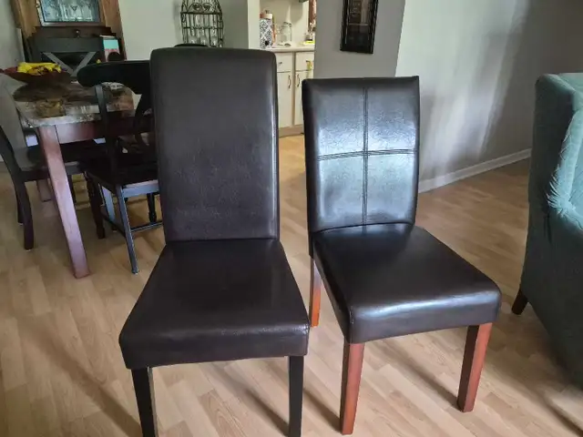 4 Chairs - 2 of each