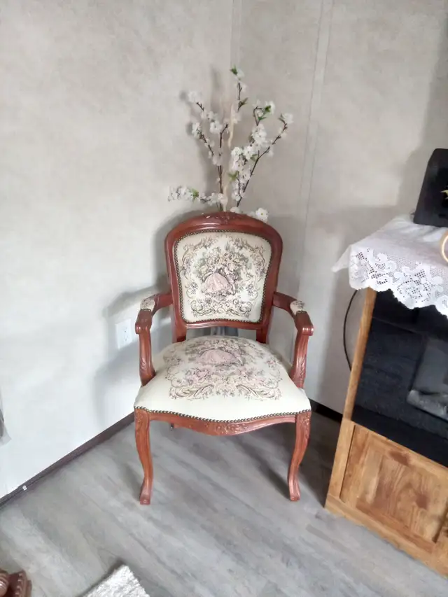 Accent chair