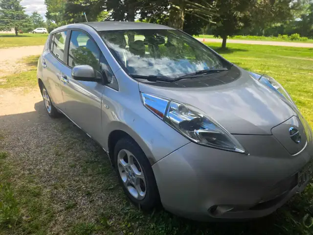 2012 Nissan Leaf SL (Full Electric)