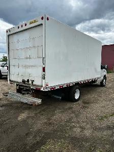 2009 Ford E450 16’ Cube Van - Photo 4