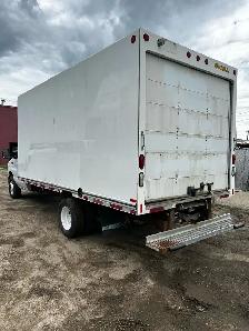 2009 Ford E450 16’ Cube Van - Photo 5