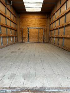 2009 Ford E450 16’ Cube Van - Photo 8