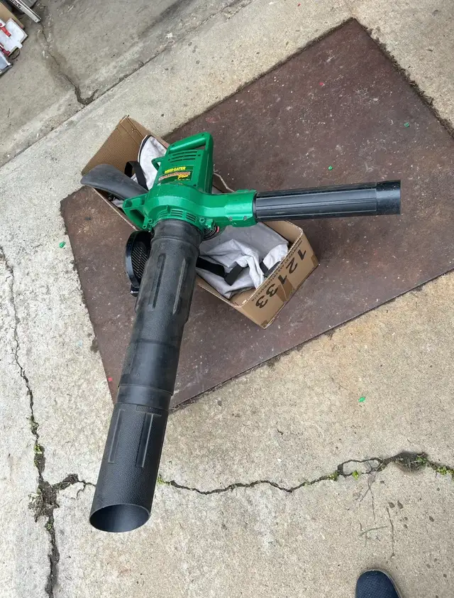 ONE GOOD WORKING WEED EATER VAC/BLOWER