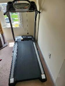 Treadmill - Photo 2