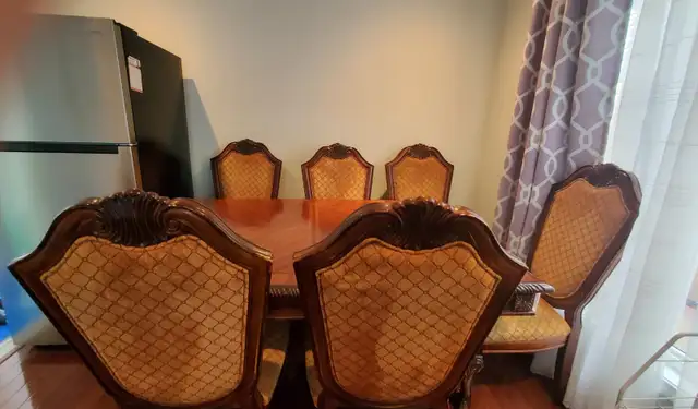 Dining table for $250