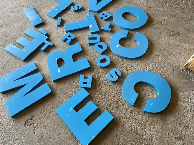 sign letters.