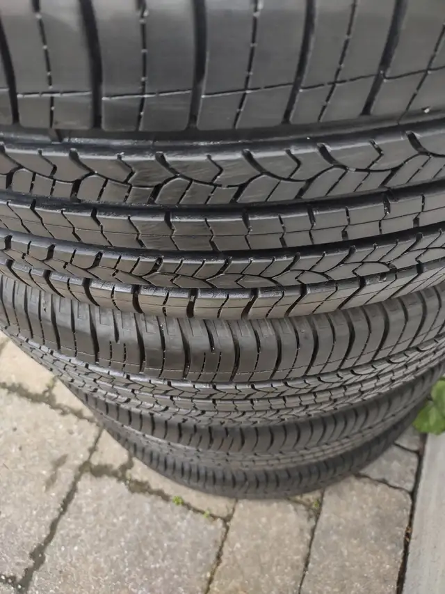 225-65R17x4 pneus été Goodyear Assurance Cs Fuel Max comme neuf