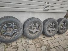 225-65R17x4 pneus hiver Pirelli sur jantes Toyota Rav4 2017