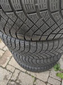 225-65R17x4 pneus hiver Pirelli sur jantes Toyota Rav4 2017 - Photo 2