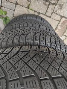 225-65R17x4 pneus hiver Pirelli sur jantes Toyota Rav4 2017 - Photo 3