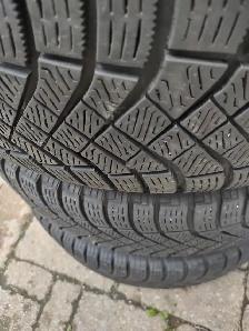 225-65R17x4 pneus hiver Pirelli sur jantes Toyota Rav4 2017 - Photo 4