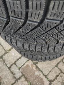 225-65R17x4 pneus hiver Pirelli sur jantes Toyota Rav4 2017 - Photo 5