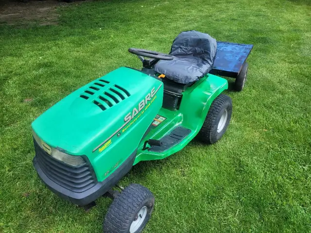 John Deere Sabre Lawn Tractor