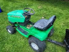 John Deere Sabre Lawn Tractor - Photo 4
