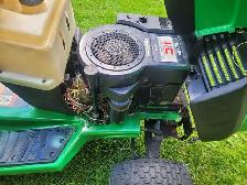 John Deere Sabre Lawn Tractor - Photo 9