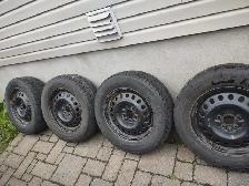225-65R17x4 pneus hiver Motomaster sur jante Chevrolet Équinox