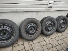 225-65R17x4 pneus hiver Motomaster sur jante Chevrolet Équinox - Photo 2