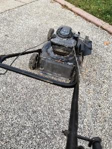 6 hpGas Murray -22inch lawmower $10 -(needs a $30 gas tank) - Photo 2