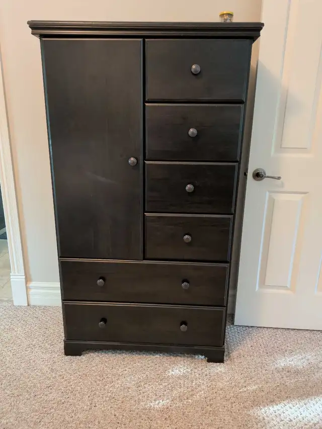 used 4pc bedroom queen bed