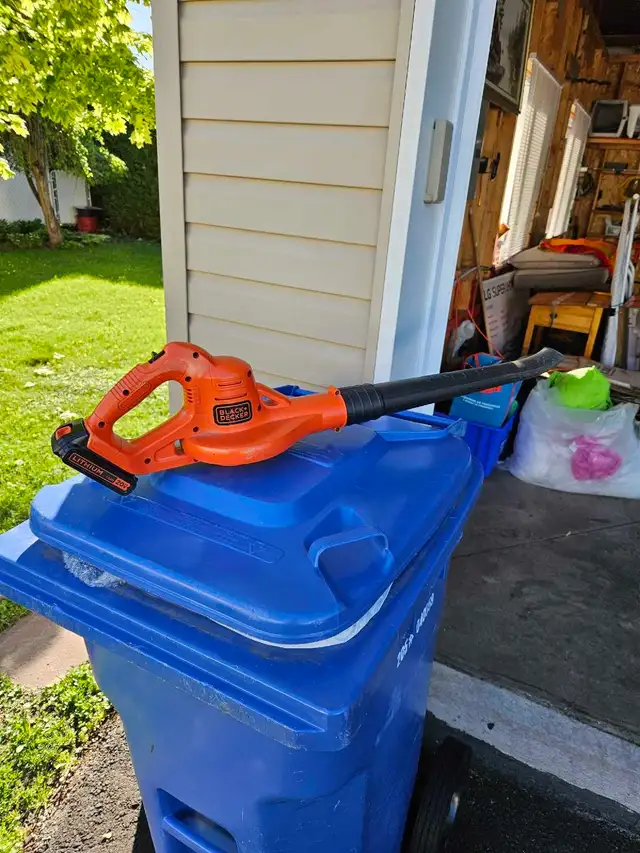 weed eater et souffleur Black and Decker a batterie 20 volts