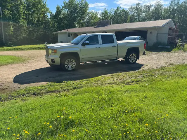 2015 GMC Sierra 1500 Denali-5.3L V8 4X4 177,852 kms