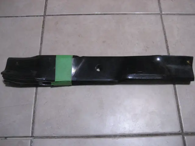 4 Toro / Exmark mower blades part #103-6582