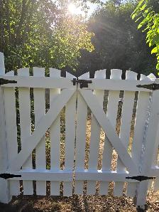 Custom  Built - picnic table, archway, gate, picket fence panels - Photo 8
