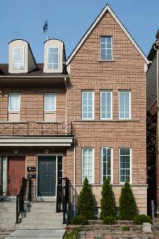 YORK UNIVERSITY VILLAGE - 1 master bedroom Female student only