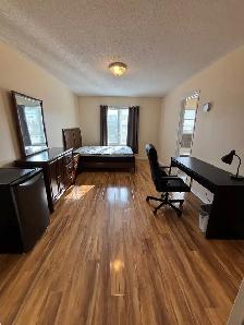 YORK UNIVERSITY VILLAGE - 1 master bedroom Female student only - Photo 2