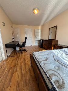 YORK UNIVERSITY VILLAGE - 1 master bedroom Female student only - Photo 3