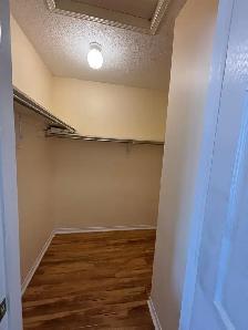 YORK UNIVERSITY VILLAGE - 1 master bedroom Female student only - Photo 8